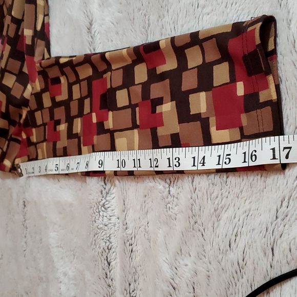 FOREVER 21 Black w/Geo Block Print Blouse - 3/4 Sleeves- Fitted-Stretch-EC- Sz S - Picture 12 of 14